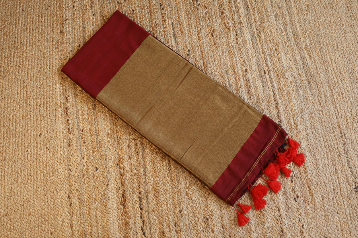 Cotton Handwoven Saree with with Zari Pallu and Tassels . Light weight easy to drape. Comfortable all day.