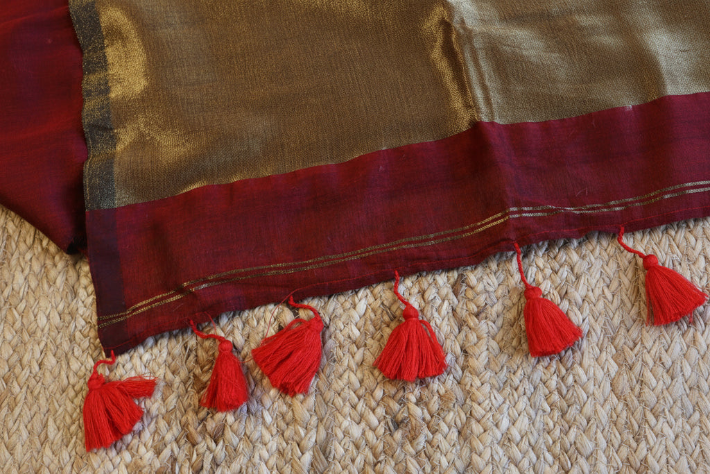 Cotton Handwoven Saree with with Zari Pallu and Tassels . Light weight easy to drape. Comfortable all day.