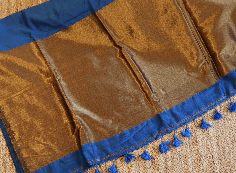 Cotton Handwoven Saree with with Zari Pallu and Tassels . Light weight easy to drape. Comfortable all day.