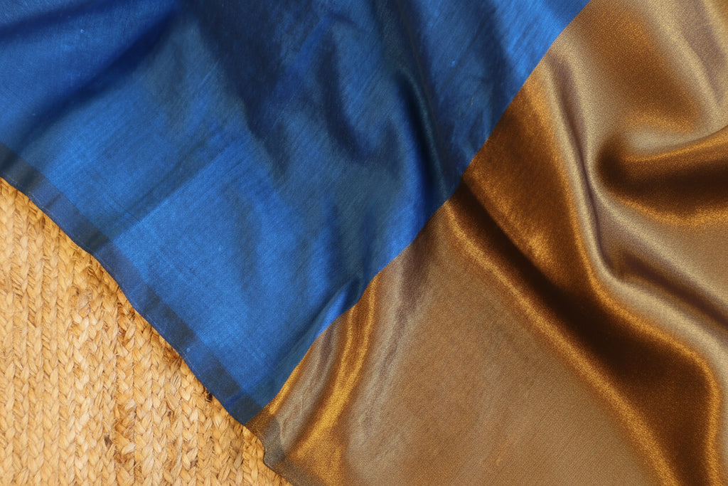 Cotton Handwoven Saree with with Zari Pallu and Tassels . Light weight easy to drape. Comfortable all day.