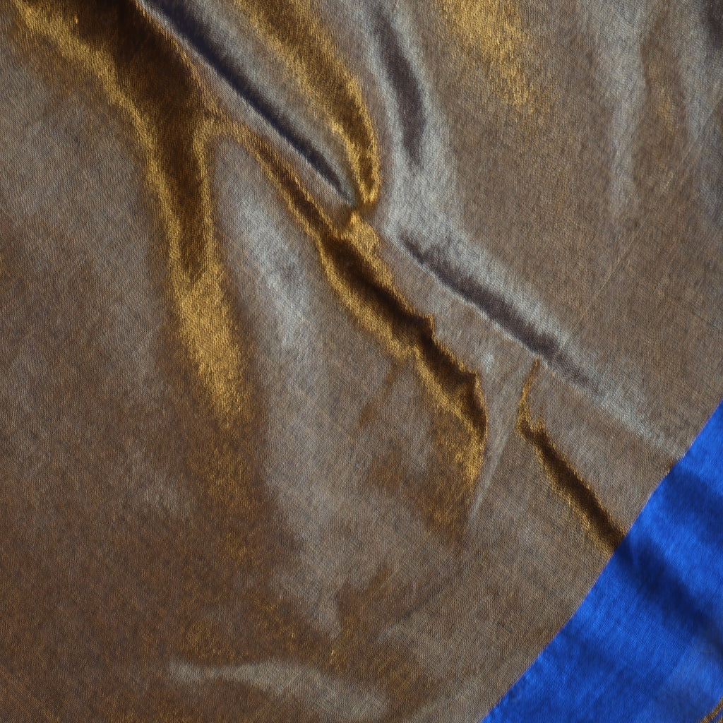 Cotton Handwoven Saree with with Zari Pallu and Tassels . Light weight easy to drape. Comfortable all day.