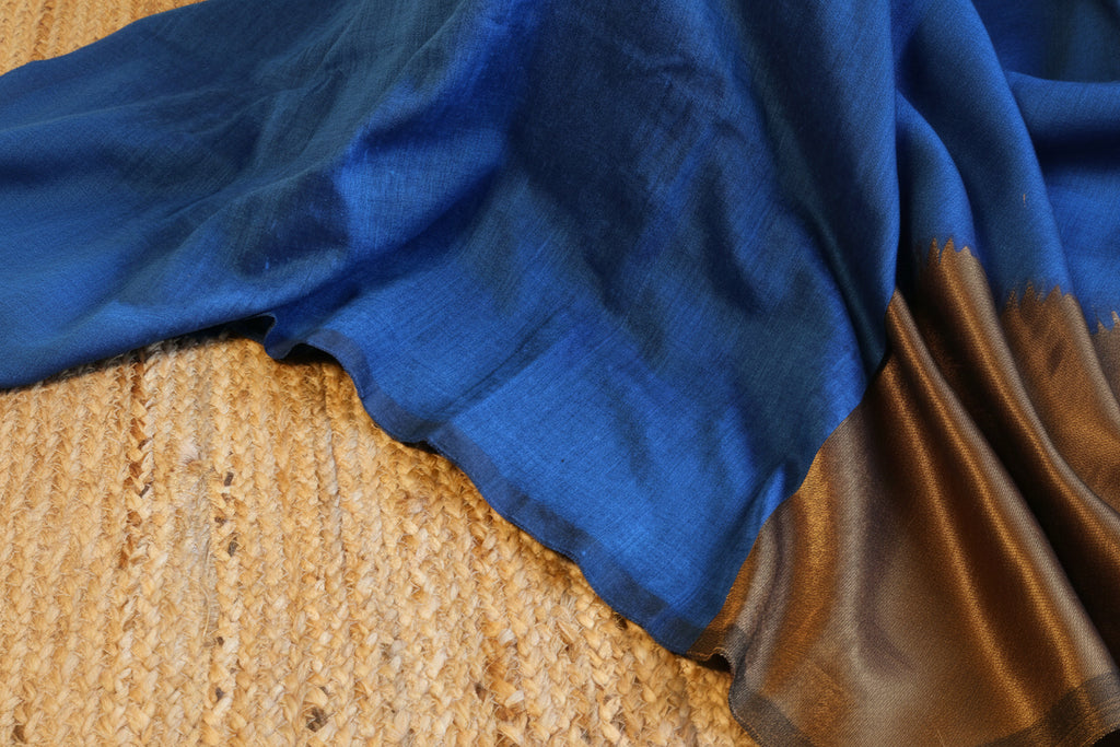 Cotton Handwoven Saree with with Zari Pallu and Tassels . Light weight easy to drape. Comfortable all day.