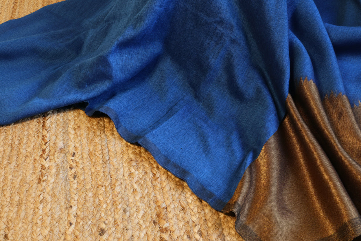 Cotton Handwoven Saree with with Zari Pallu and Tassels . Light weight easy to drape. Comfortable all day.