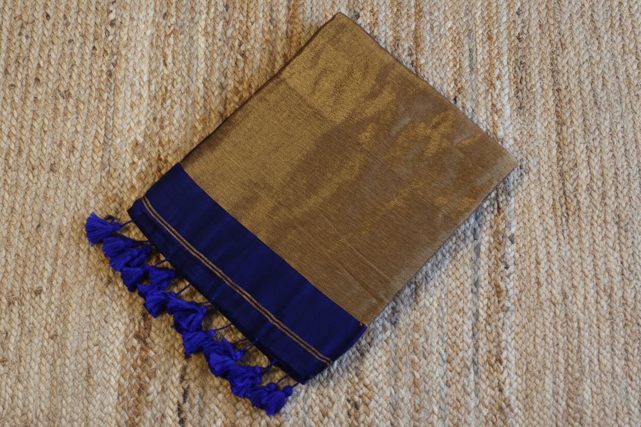 Cotton Handwoven Saree with with Zari Pallu and Tassels . Light weight easy to drape. Comfortable all day.