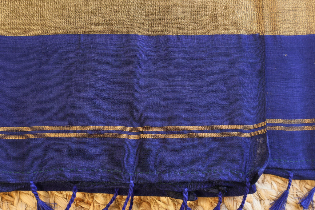 Cotton Handwoven Saree with with Zari Pallu and Tassels . Light weight easy to drape. Comfortable all day.