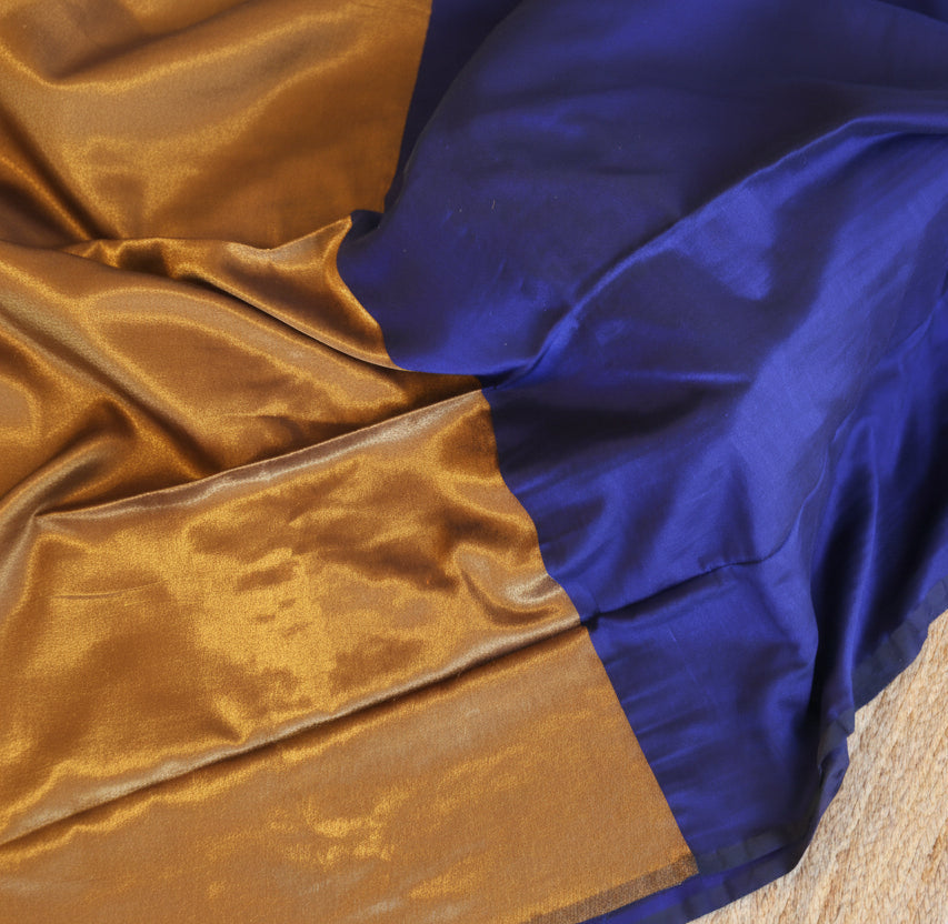Cotton Handwoven Saree with with Zari Pallu and Tassels . Light weight easy to drape. Comfortable all day.