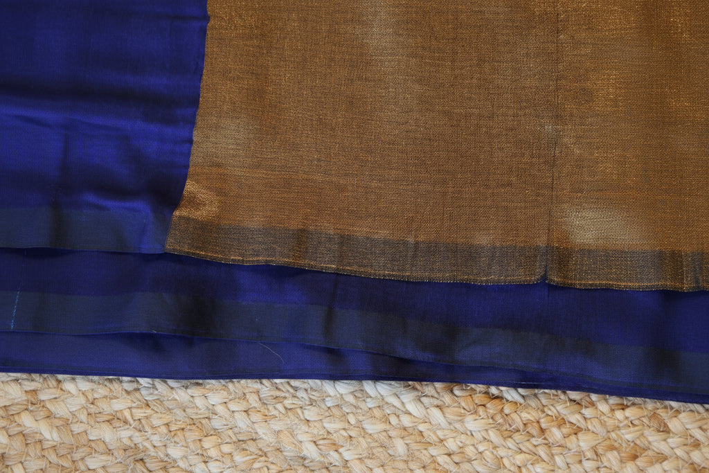 Cotton Handwoven Saree with with Zari Pallu and Tassels . Light weight easy to drape. Comfortable all day.