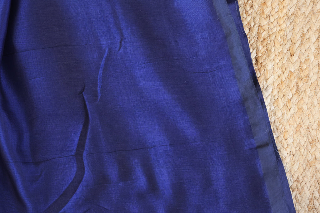 Cotton Handwoven Saree with with Zari Pallu and Tassels . Light weight easy to drape. Comfortable all day.