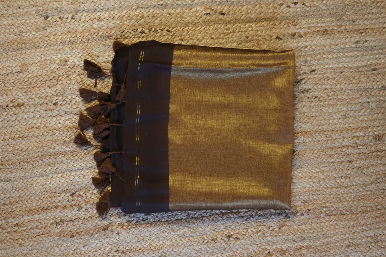 Cotton Handwoven Saree with with Zari Pallu and Tassels . Light weight easy to drape. Comfortable all day.