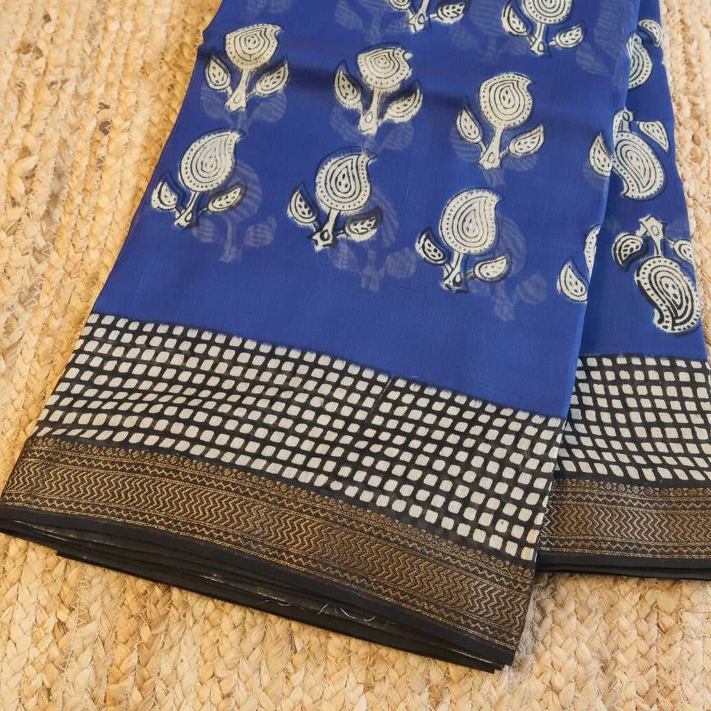 Navy Blue and White Maheshwari Handloom Saree with White design and Silk Zari – 80% Silk, 20% Cotton (Cotton Silk).