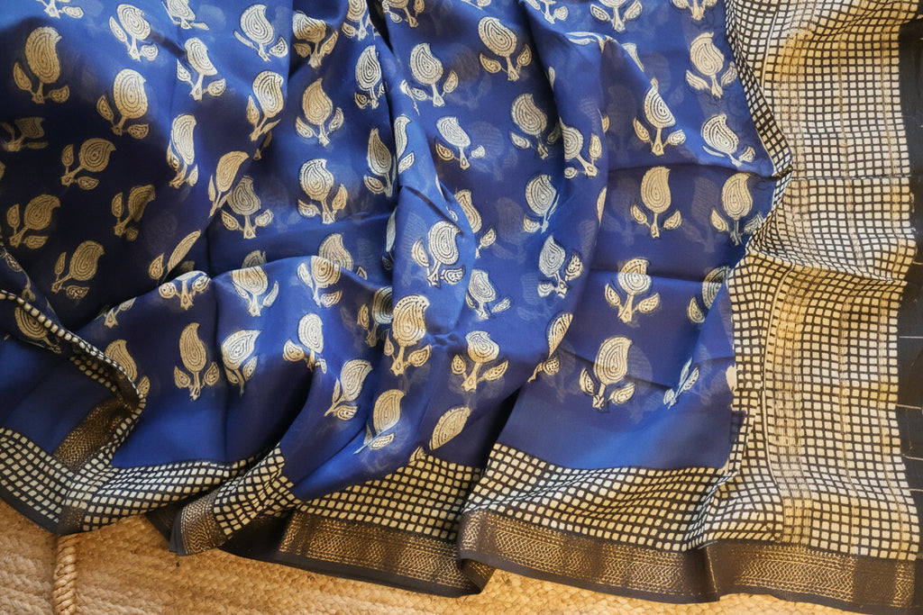 Navy Blue and White Maheshwari Handloom Saree with White design and Silk Zari – 80% Silk, 20% Cotton (Cotton Silk).