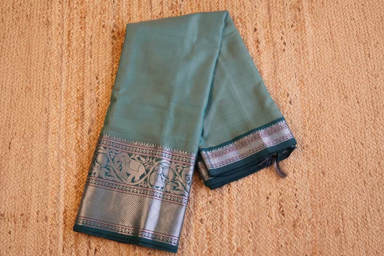 Narayanapet Cotton Handloom Sarees with blouse. Light weight easy to drape. Comfortable all day .