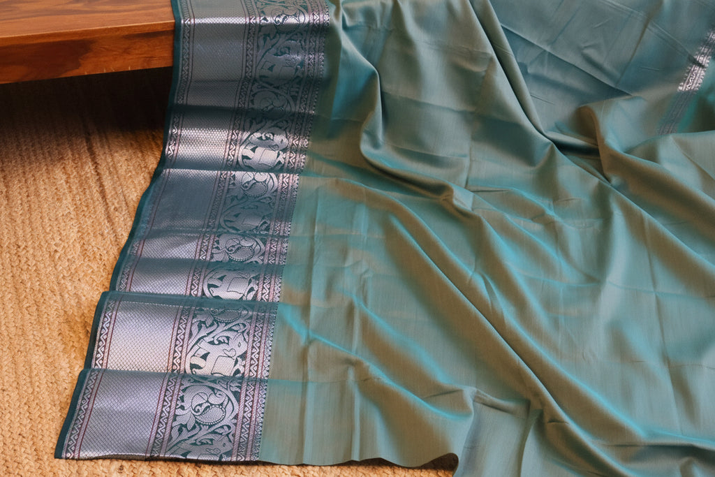 Narayanapet Cotton Handloom Sarees with blouse. Light weight easy to drape. Comfortable all day .