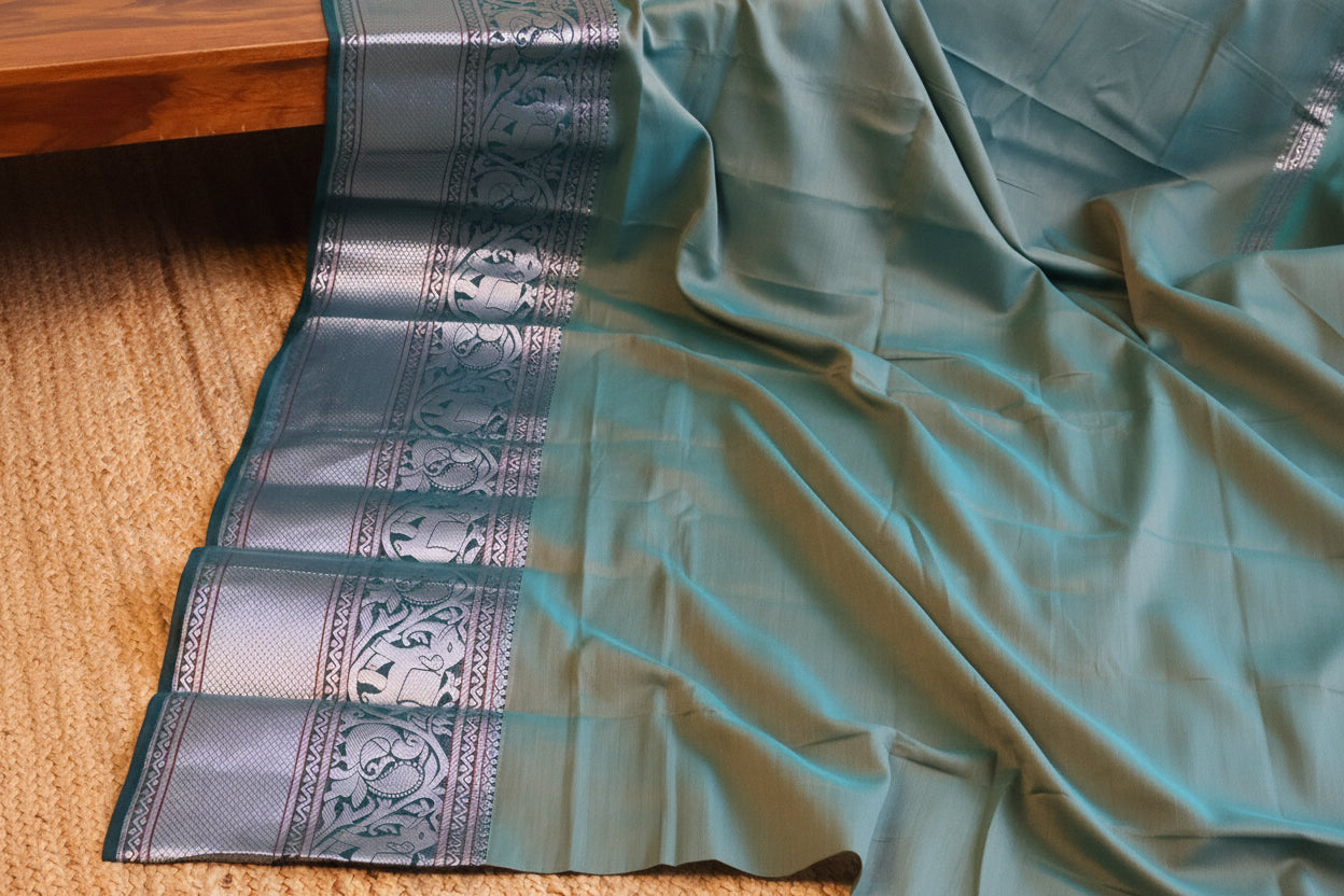 Narayanapet Cotton Handloom Sarees with blouse. Light weight easy to drape. Comfortable all day .