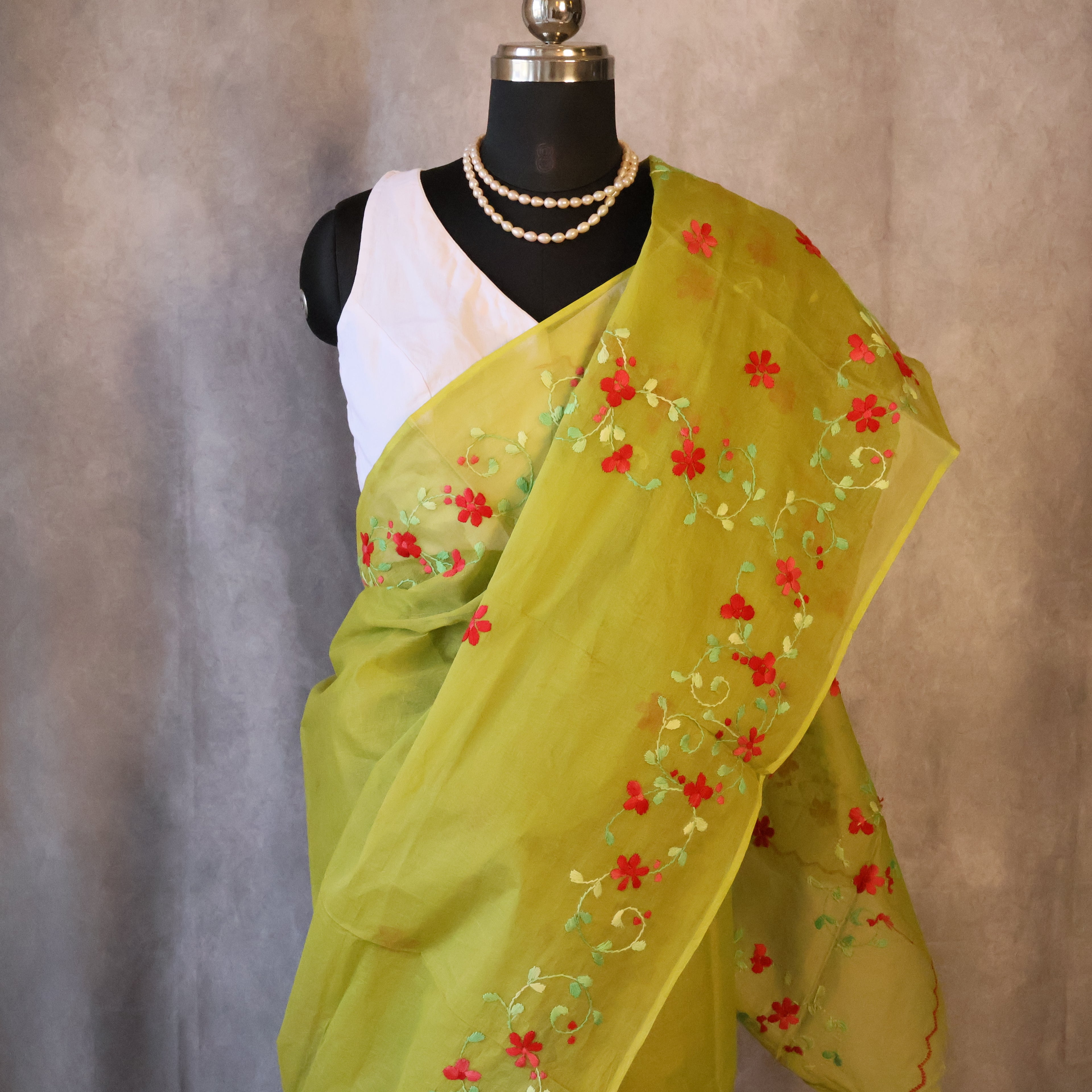Handloom Saree from Bengal with hand-Embroidered Pure Cotton Saree