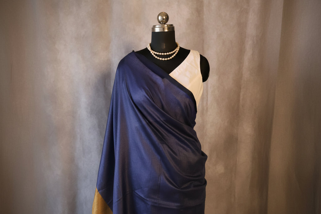 Cotton Handwoven Saree with with Zari Pallu and Tassels . Light weight easy to drape. Comfortable all day.
