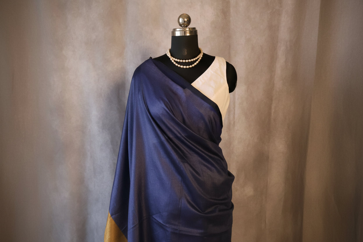 Cotton Handwoven Saree with with Zari Pallu and Tassels . Light weight easy to drape. Comfortable all day.