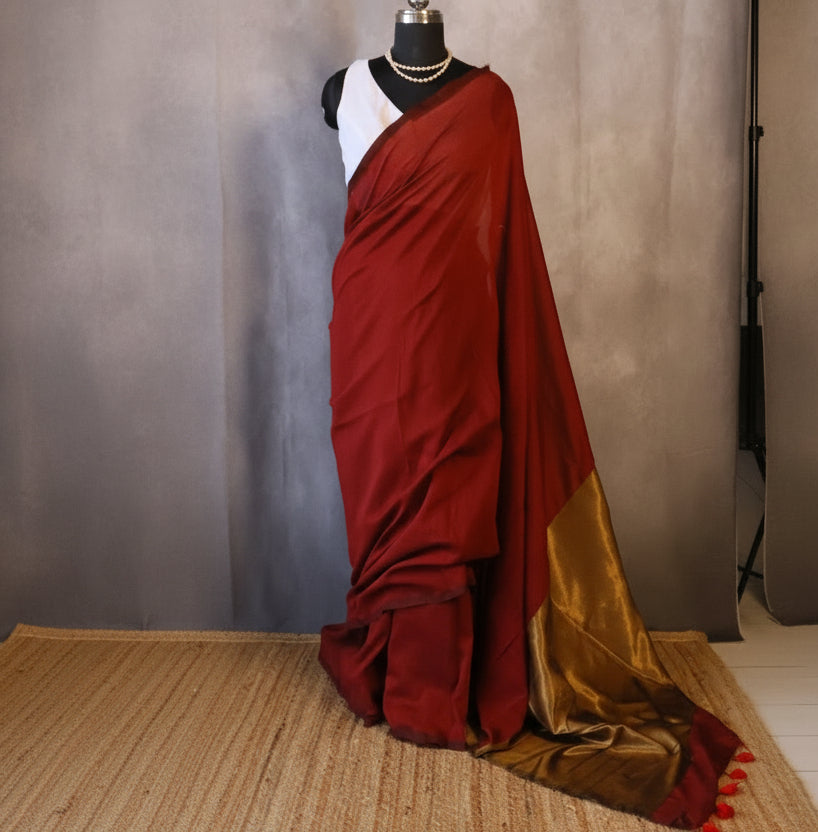 Cotton Handwoven Saree with with Zari Pallu and Tassels . Light weight easy to drape. Comfortable all day.