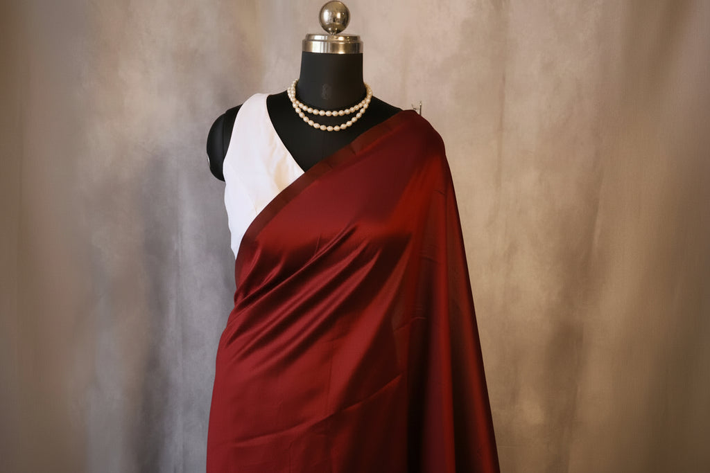 Cotton Handwoven Saree with with Zari Pallu and Tassels . Light weight easy to drape. Comfortable all day.
