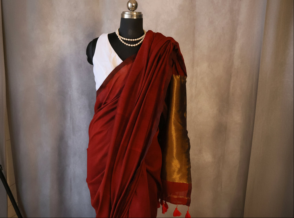 Cotton Handwoven Saree with with Zari Pallu and Tassels . Light weight easy to drape. Comfortable all day.