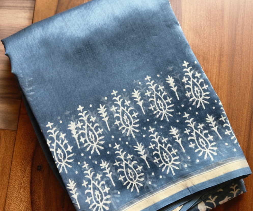 Authentic Chanderi handloom Silk Saree with blouse –  Lightweight  and comfortable all day. Easy to drape.