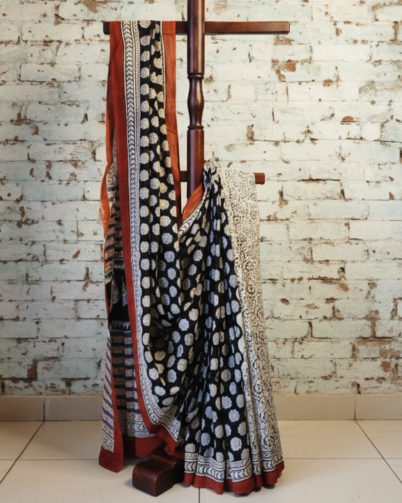 Mulmul pure cotton Sarees block print with blouse. Lightweight, easy to drape . Comfortable all day .