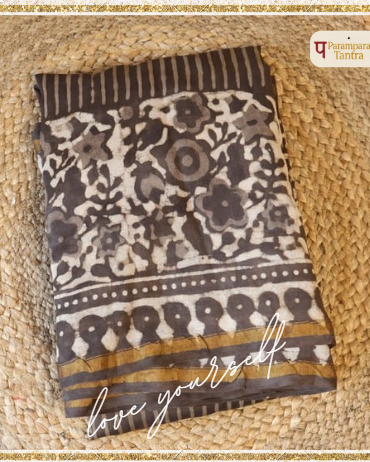 Chanderi Handloom Cotton Silk Saree with blouse – 20% Cotton 80% Silk. Light weight easy to drape. Comfortable all day .