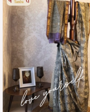 Gray Maheshwari Handloom Saree with White design and purple Silk Zari – 80% Silk, 20% Cotton (Cotton Silk) – Comes with Matching Blouse Piece