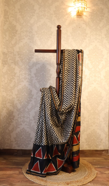 Authentic Chanderi handloom Silk Saree with blouse –  Lightweight  and comfortable all day. Easy to drape.