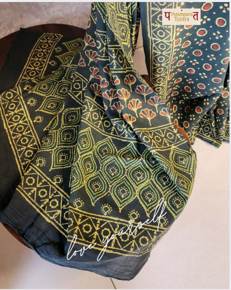 Mulmul pure cotton Sarees block print with blouse . Lightweight, easy to drape . Comfortable all day .