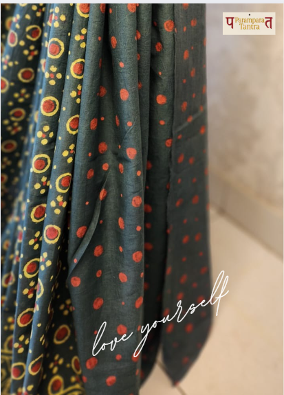 Mulmul pure cotton Sarees block print with blouse . Lightweight, easy to drape . Comfortable all day .