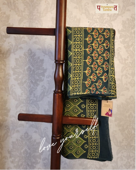 Mulmul pure cotton Sarees block print with blouse . Lightweight, easy to drape . Comfortable all day .