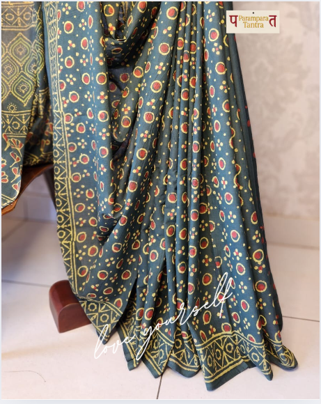 Mulmul pure cotton Sarees block print with blouse . Lightweight, easy to drape . Comfortable all day .