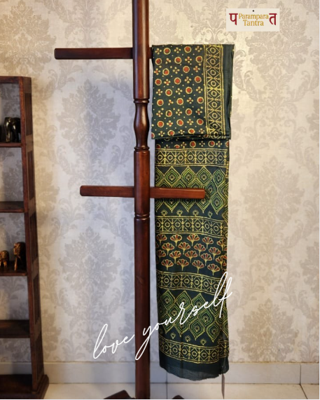 Mulmul pure cotton Sarees block print with blouse . Lightweight, easy to drape . Comfortable all day .