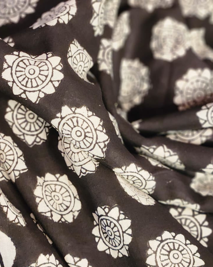 Mulmul pure cotton Sarees block print with blouse. Lightweight, easy to drape . Comfortable all day .