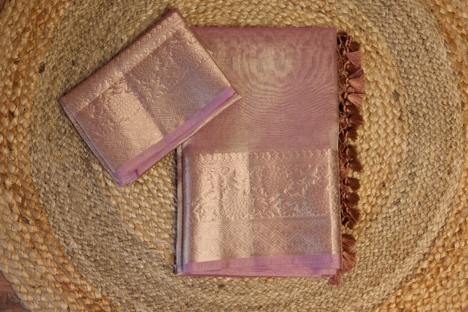 Banarasi Organza Saree with Zari with blouse: Easy to drape and comfortable to wear.