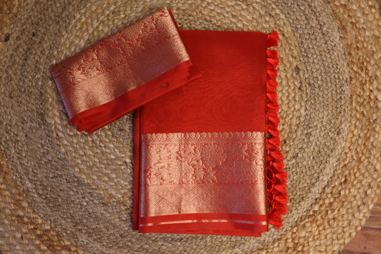 Banarasi Organza Saree with Zari with blouse: Easy to drape and comfortable to wear.