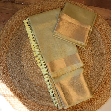 Banarasi Organza Saree with Zari with blouse: Easy to drape and comfortable to wear.