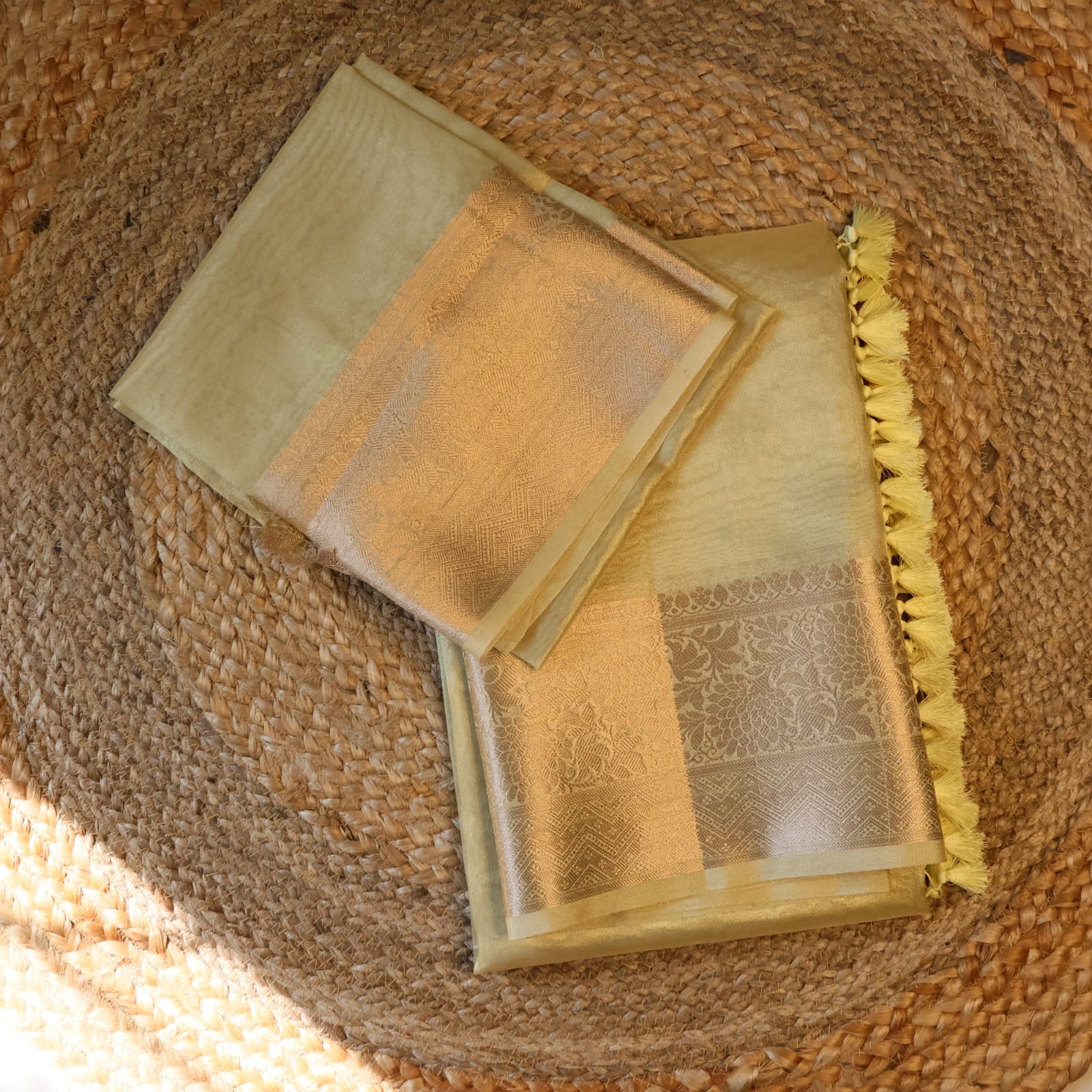 Banarasi Organza Saree with Zari with blouse: Easy to drape and comfortable to wear.