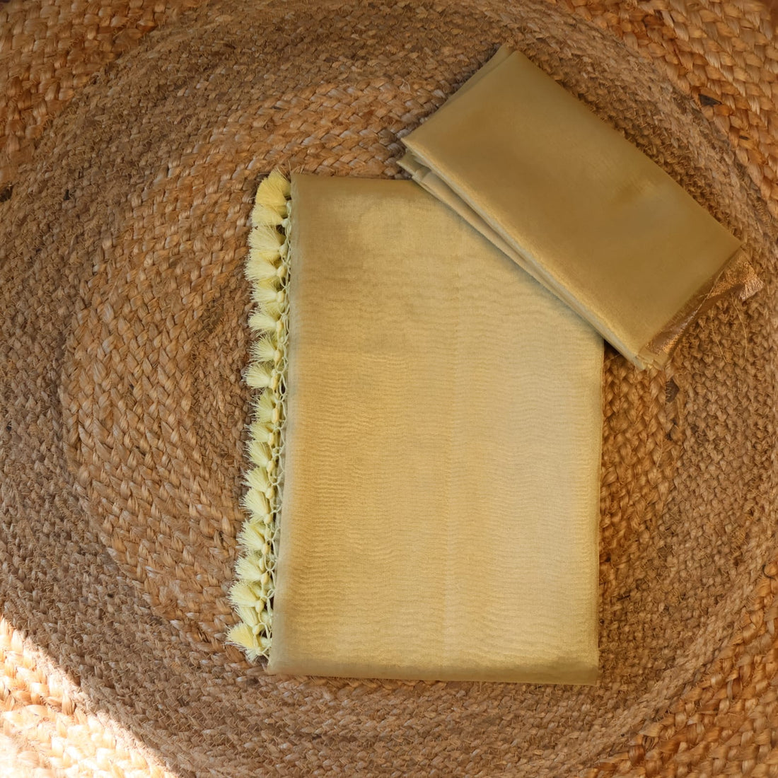 Banarasi Organza Saree with Zari with blouse: Easy to drape and comfortable to wear.