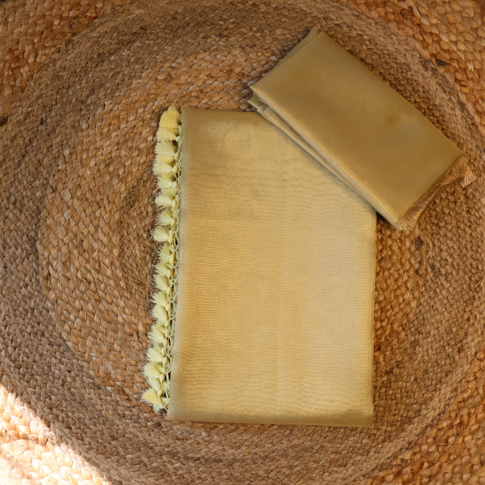 Banarasi Organza Saree with Zari with blouse: Easy to drape and comfortable to wear.