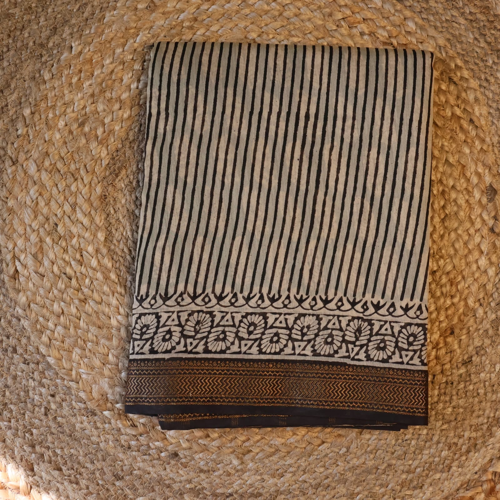 Maheshwari Handloom Cotton Silk Saree with blouse – Cotton 20% Silk 80%Lightweight and comfortable, easy to drape . Comfortable all day .