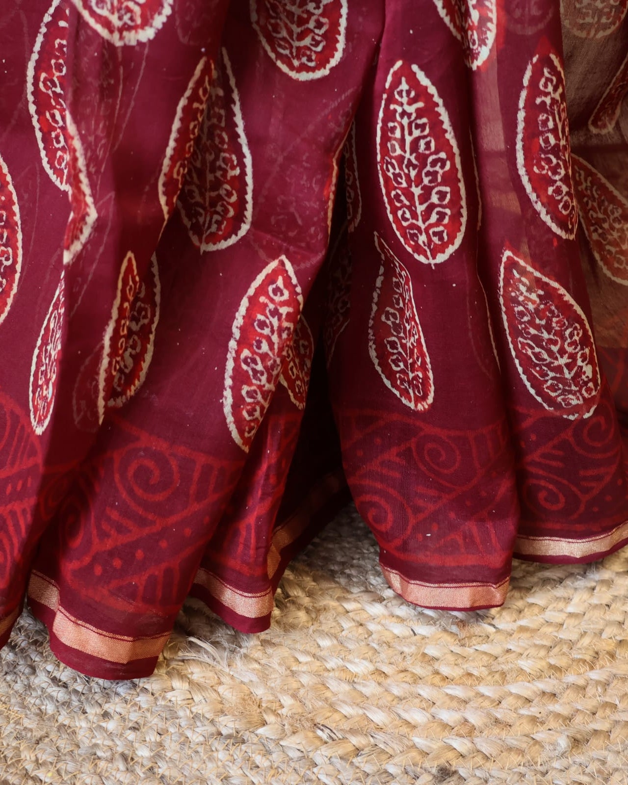 Chanderi Handloom Cotton Silk Saree – with blouse . Lightweight, easy to drape . Comfortable all day .