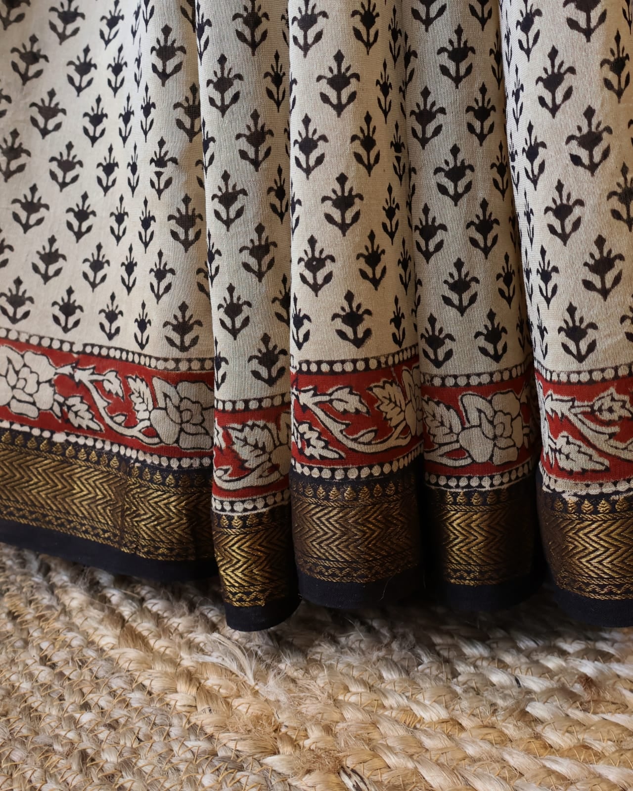 Cream Base & Black Designs Saree with Matching Blouse - 100% Pure Maheshwari Handloom Silk