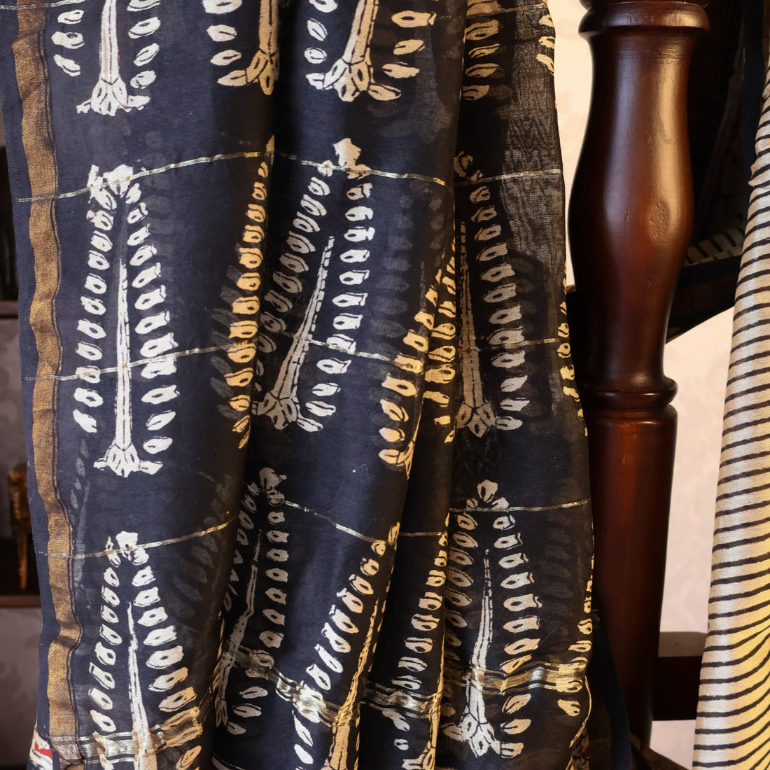 Authentic Chanderi Silk Saree – Traditional Craftsmanship