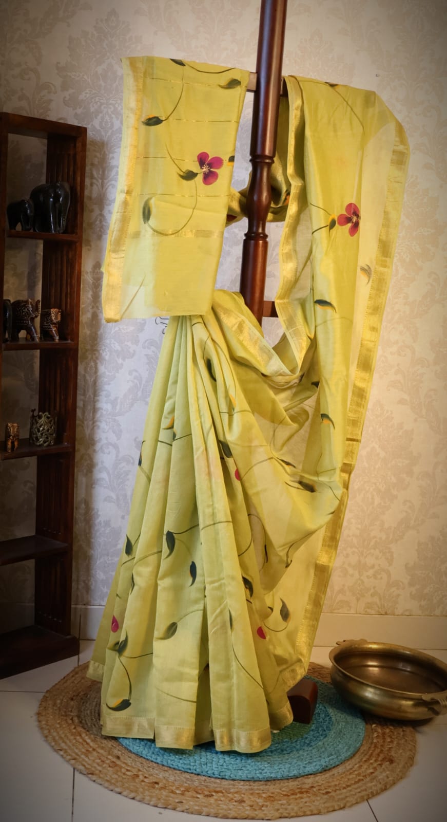 Maheshwari Handloom Silk Saree with blouse – 100% Pure Silk. Lightweight, easy to drape . Comfortable all day .