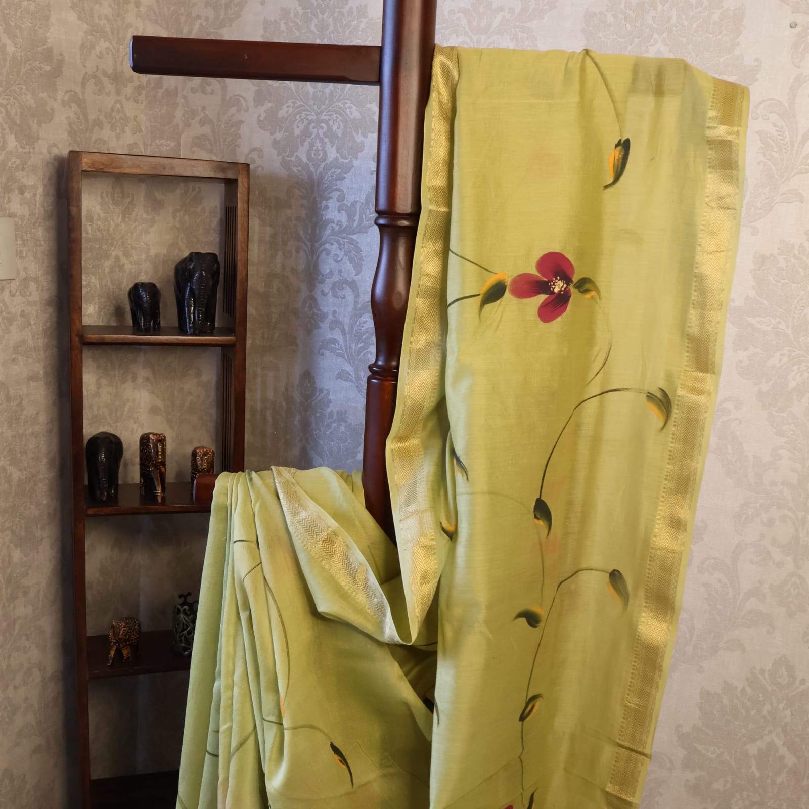 Maheshwari Handloom Silk Saree with blouse – 100% Pure Silk. Lightweight, easy to drape . Comfortable all day .