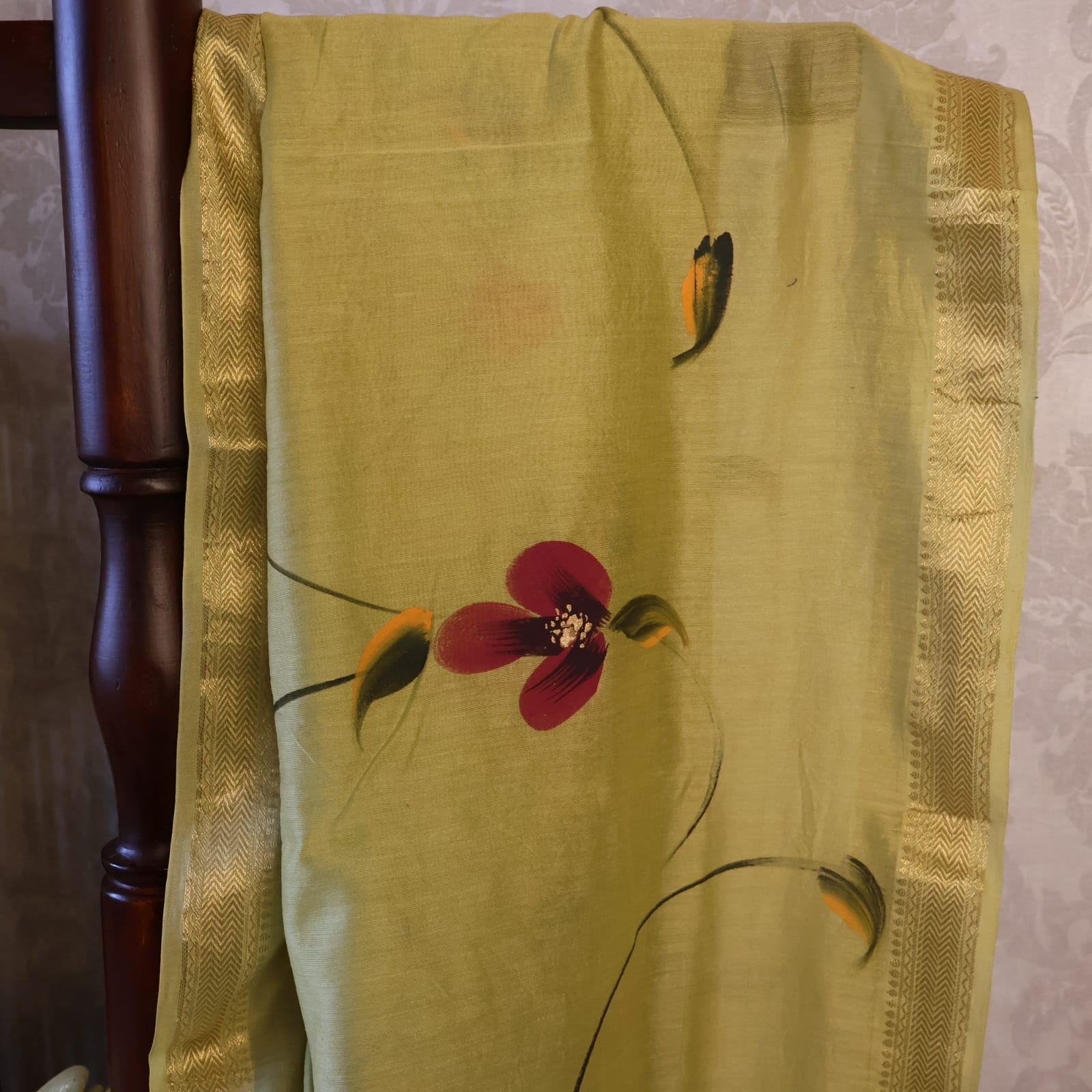 Maheshwari Handloom Silk Saree with blouse – 100% Pure Silk. Lightweight, easy to drape . Comfortable all day .