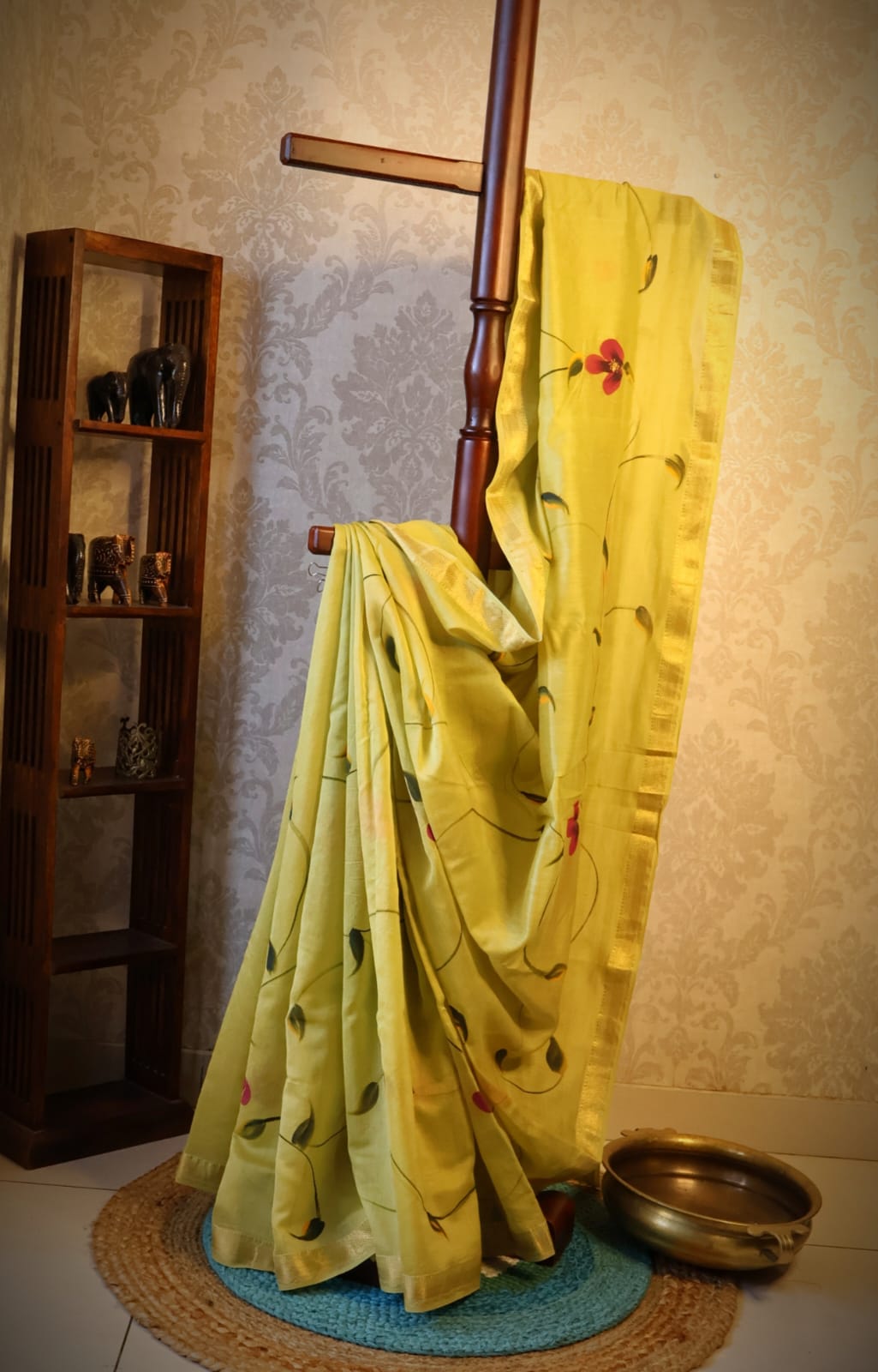 Maheshwari Handloom Silk Saree with blouse – 100% Pure Silk. Lightweight, easy to drape . Comfortable all day .