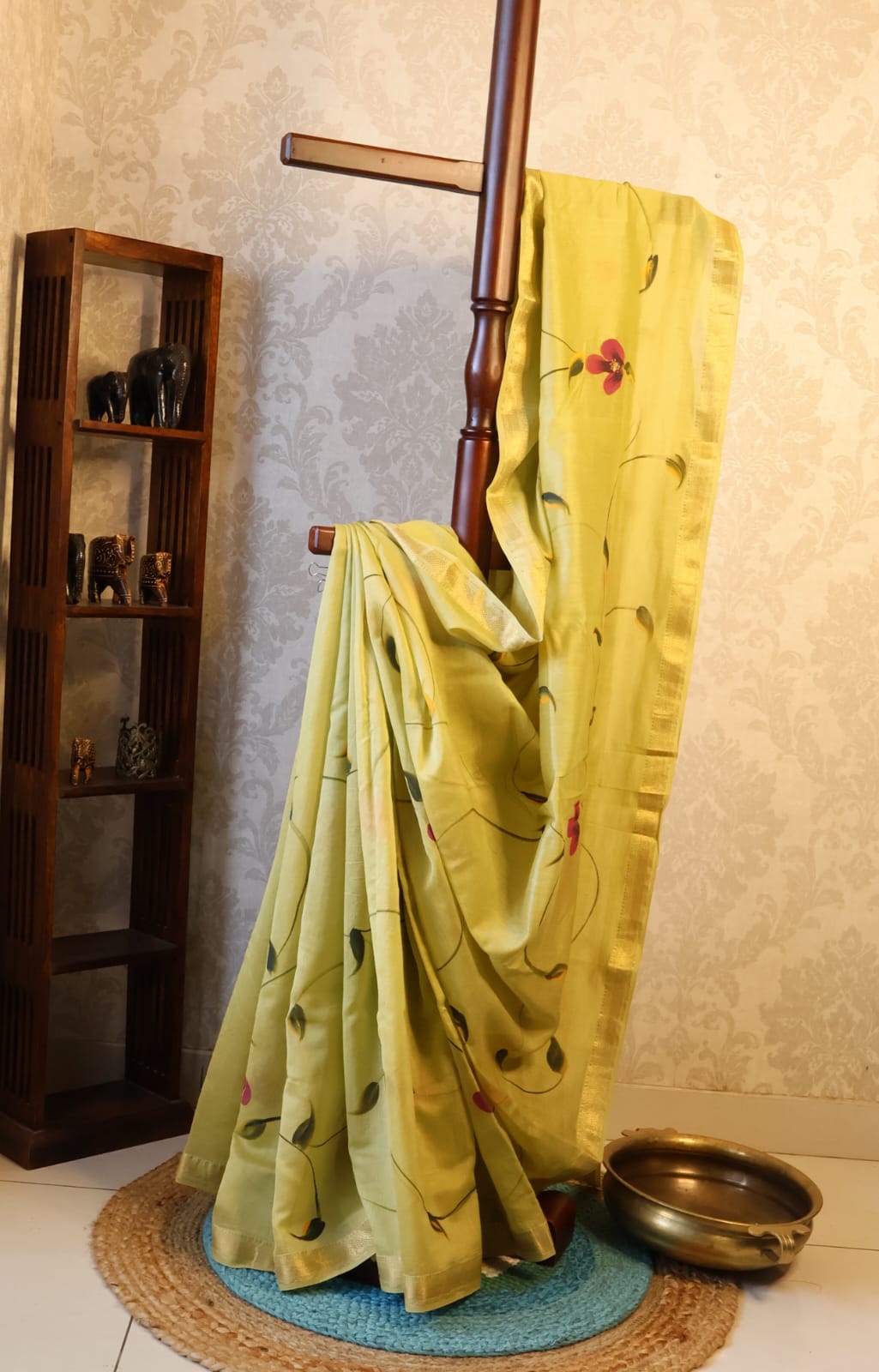 Maheshwari Handloom Silk Saree with blouse – 100% Pure Silk. Lightweight, easy to drape . Comfortable all day .